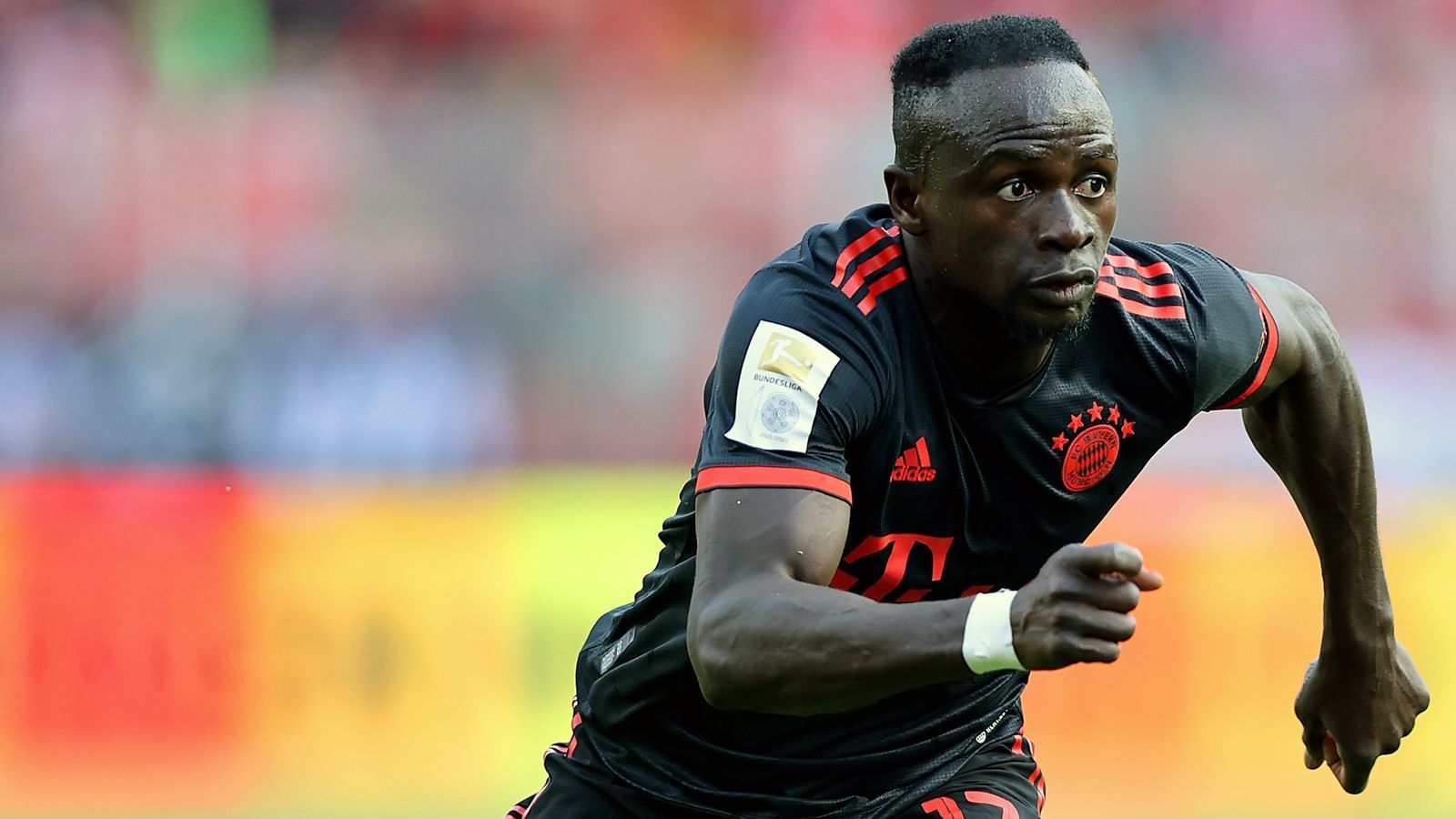 
                <strong>Sadio Mane</strong><br>
                Der Starstürmer kommt beim 0:1 durch Becker zu spät und stört den Torschützen nur noch alibimäßig. Auch ansonsten hat er so seine Mühe mit der Gangart der Berliner. Einmal prüft Mane Rönnow aus spitzem Winkel. Kommt danach besser zur Geltung. So legt er Davies per Hacke auf und probiert sich in der Nachspielzeit selbst nochmal glücklos. ran-Note: 4
              