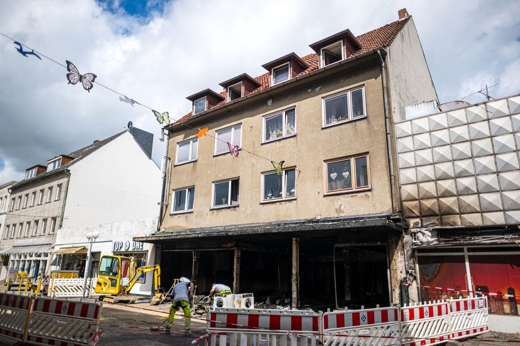 Für ein Kind kam nach dem Feuer in Wilhelmshaven jede Hilfe zu spät.