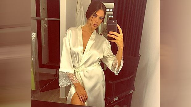 
                <strong>Francesca Sofia Novello</strong><br>
                So sexy zeigt sich Francesca wohl nur ihrem Valentino - naja, und ihren über 70.000 Followern bei Instagram. Vielen Dank dafür, Francesca!
              
