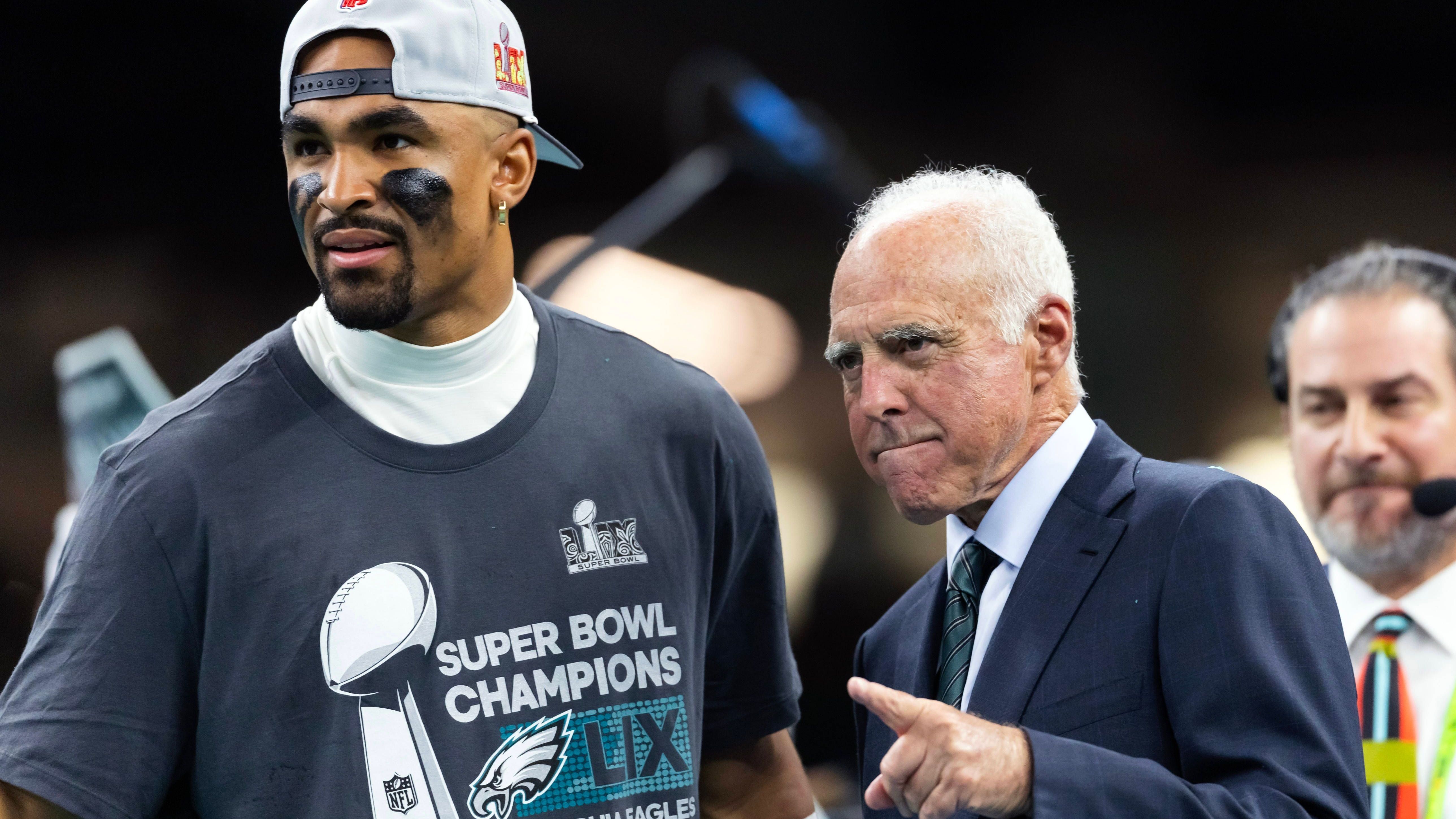 <strong>Philadelphia Eagles - Jeffrey Lurie</strong><br>Am 6. Mai 1994 wurden die Philadelphia Eagles für 195 Millionen Dollar an Film-Produzent und Geschäftsmann Jeffrey Lurie verkauft. Lurie wollte vor den Eagles schon die Patriots kaufen, wurde aber von seinem Onkel, mit Blick auf die Finanzen, aufgehalten. Sein Nettovermögen wird auf 1,85 Milliarden Dollar geschätzt.