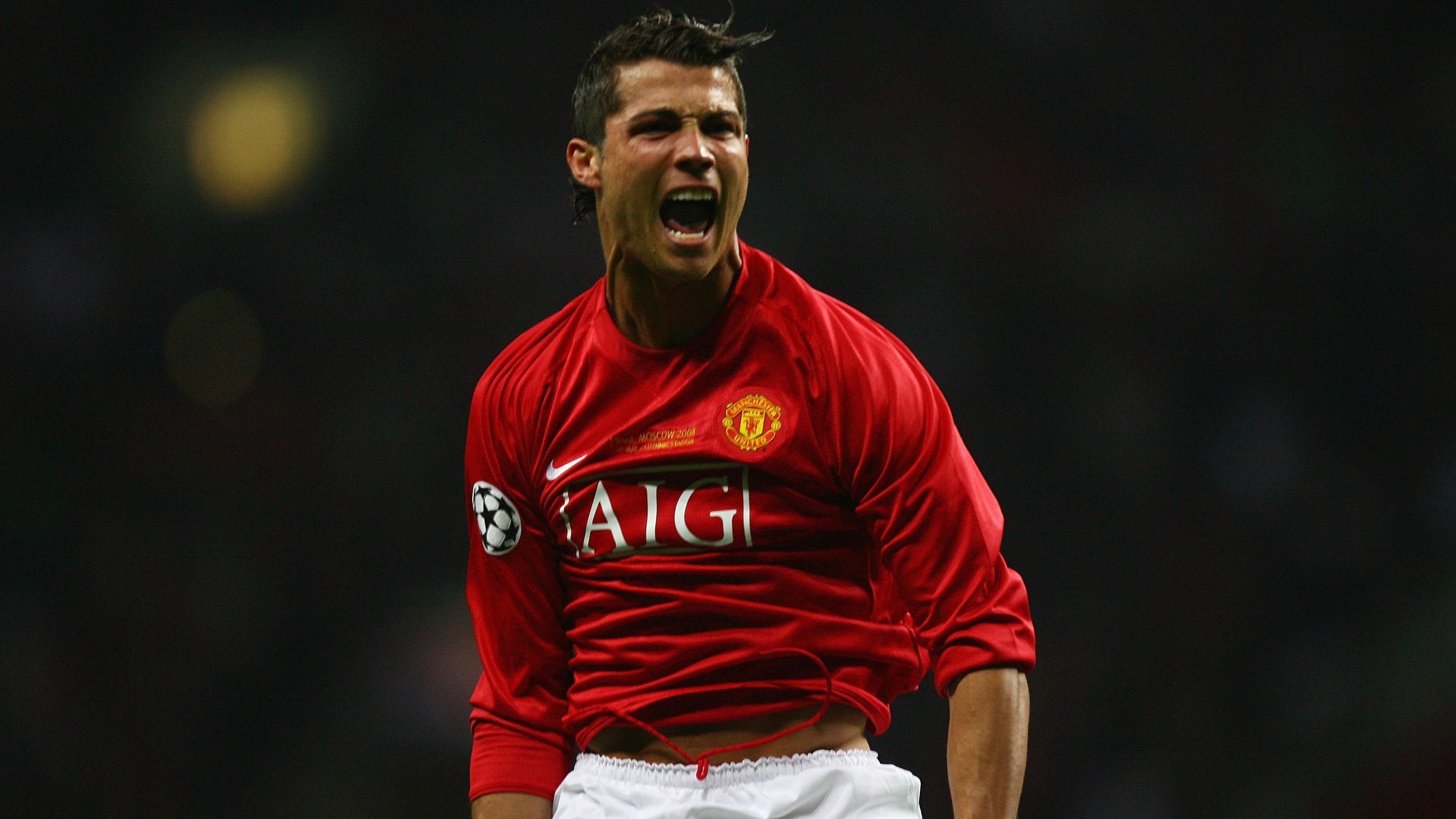 
                <strong>2008: Cristiano Ronaldo </strong><br>
                &#x2022; Nationalität: Portugal<br>&#x2022; damaliger Verein: Manchester United <br>
              