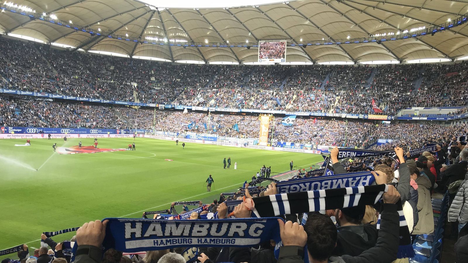 
                <strong>Die deutschen Vereine in den Top 30: Platz 14: HSV</strong><br>
                Durchschnittlicher Ticketpreis: 44,90 Euro
              