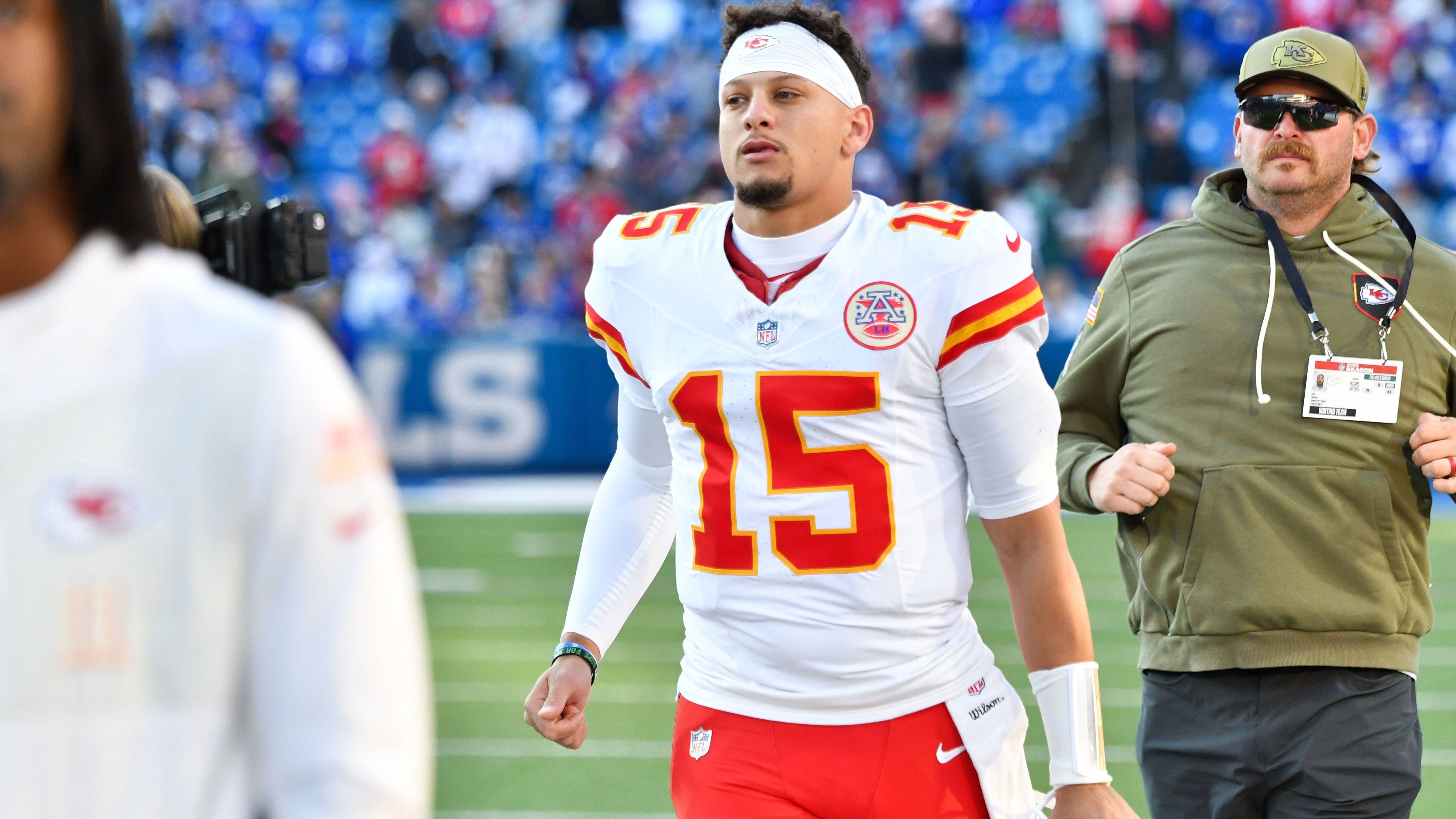 <strong>Platz 6: Patrick Mahomes (Kansas City Chiefs)</strong><br>Nach dem überschaubaren Auftritt gegen die Buffalo Bills konnten nicht nur die Kansas City Chiefs, sondern auch Patrick Mahomes die folgende Bye Week bestens gebrauchen. Denn es braucht umso mehr "Mahomes Magic", um die durchwachsene Halbzeit-Bilanz in dieser Regular Season wettzumachen und möglichst noch den Division-Titel einzufahren.