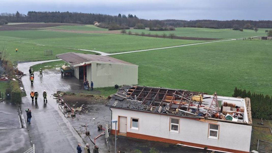 Am Sonntag (26. März) fegte ein vermeintlicher Tornado über das hessische Fernwald-Annerod im Landkreis Gießen. 