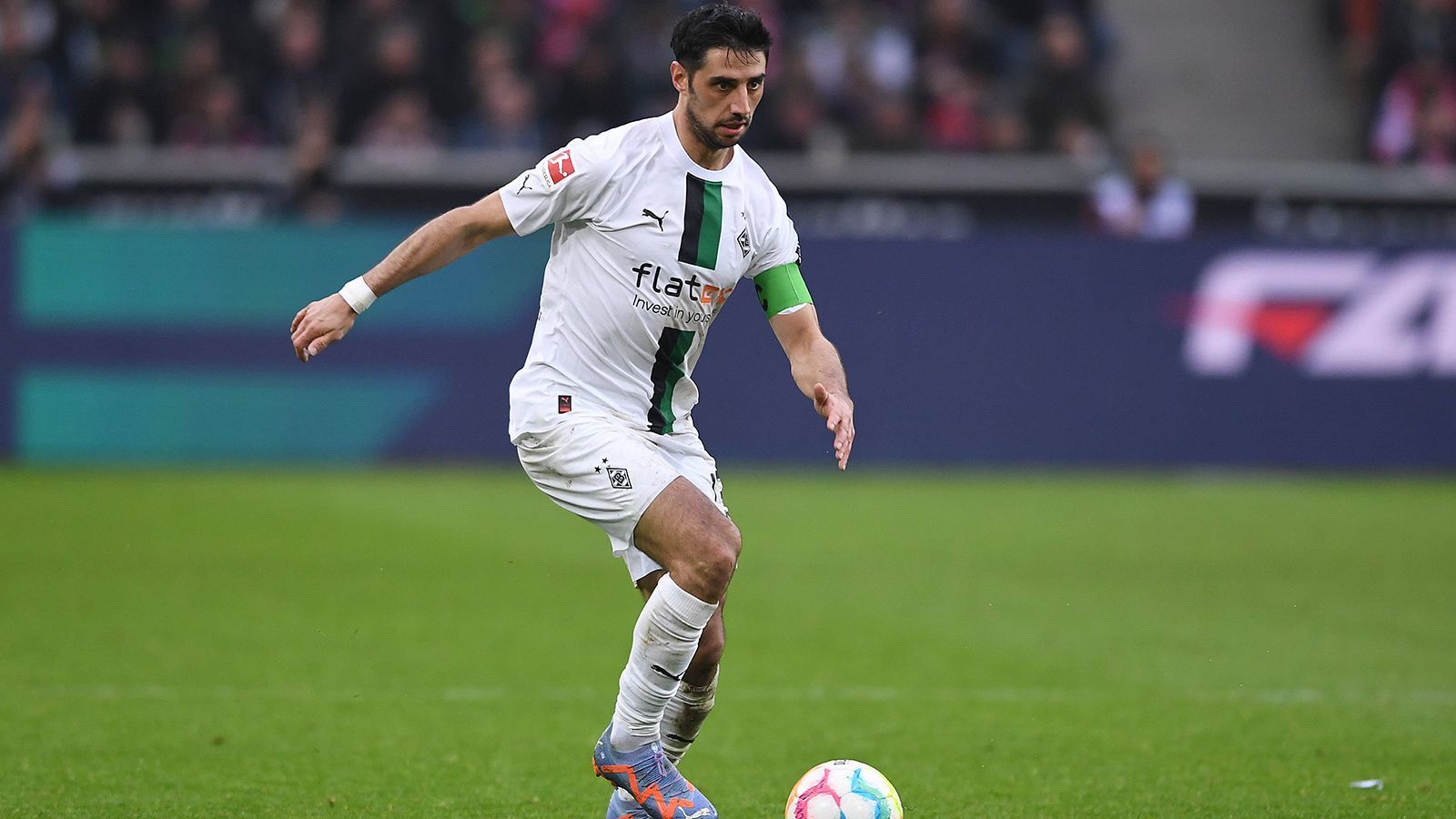 
                <strong>Platz 7: Lars Stindl</strong><br>
                -          364 Bundesliga-Spiele (82 Tore)-          Alter: 34-          Aktueller Verein: Borussia Mönchengladbach-          Position: Innenverteidiger
              