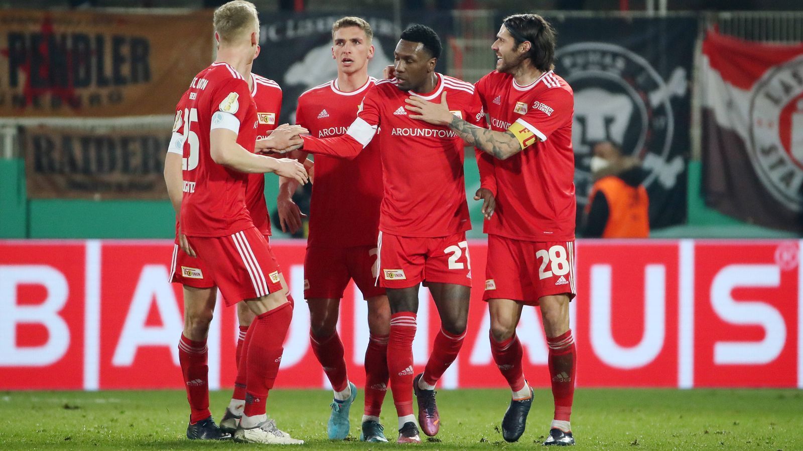 
                <strong>Platz 10: Union Berlin </strong><br>
                Gesamt: 54,9 Millionen Euro&#x2022; national: 50,4 Millionen Euro<br>&#x2022; international: 4,5 Millionen Euro<br>
              