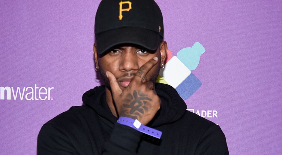 
                <strong>Bryson Tiller</strong><br>
                Bryson Tiller: Let Em' Know
              