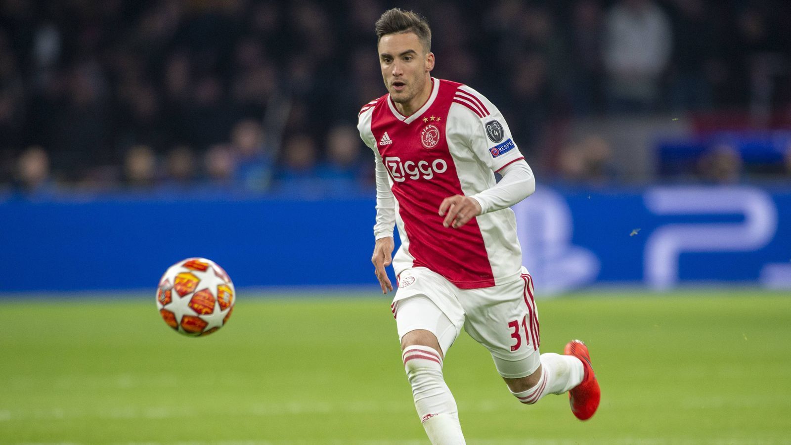 
                <strong>Nicolas Tagliafico (26)</strong><br>
                Wenigstens eine gute Nachricht gibt es für die Ajax-Fans. Nicolas Tagliafico, der sowohl von Atletico Madrid und dem FC Arsenal umworben worden war, wird dem Verein ein weiteres Jahr die Treue halten. Seine Entscheidung gab der Verteidiger im Klub-TV bekannt und bereitete jeglichen Wechsel-Gerüchten um seine Person damit ein Ende.
              