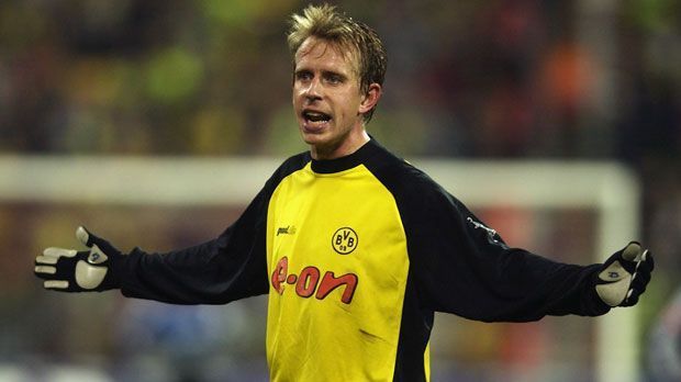 
                <strong>Jörg Heinrich</strong><br>
                Schon in den späten 90ern gab es Rückhol-Aktionen beim BVB. Jörg Heinrich gewann zwischen 1996-98 die Deutsche Meisterschaft sowie die Champions League mit der Borussia. Danach wechselte der 37-malige Nationalspieler zum AC Florenz. Die Ablöse von 25 Millionen DM war der bis dato höchste Betrag, der für einen deutschen Spieler gezahlt wurde. Zwei Jahre später kehrte Heinrich nach Dortmund zurück und wurde noch einmal Deutscher Meister.
              