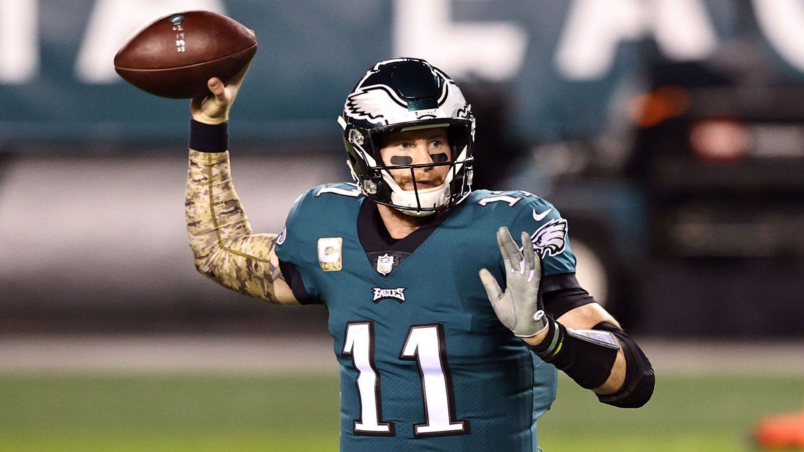 
                <strong>Indianapolis Colts: Carson Wentz</strong><br>
                &#x2022; per Trade mit den Philadelphia Eagles -<br>&#x2022; Vertrag: noch gut 98,4 Millionen US-Dollar für vier Jahre offen (kann nach Saison 2021 beendet werden) -<br>&#x2022; in der NFL seit: 2016 (2. Pick)<br>
              