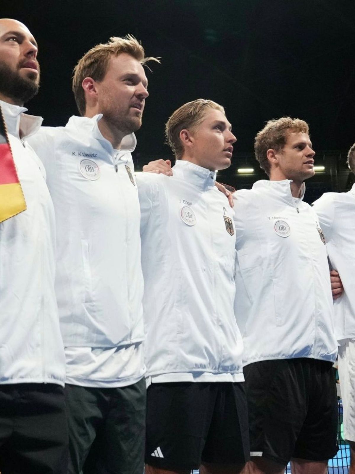 Machen den Sieg perfekt: Pütz (l.) und Krawietz (2.v.l.)