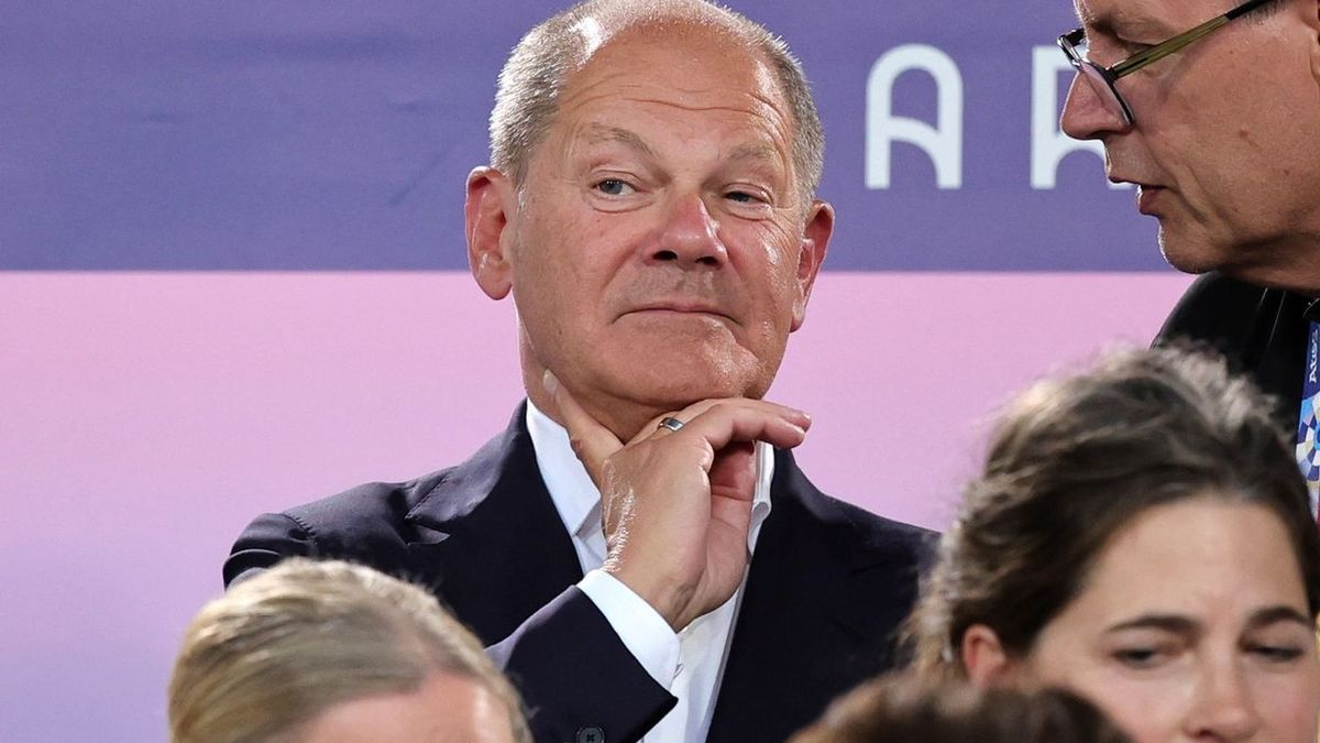 DOSB-Chef Thomas Weikert (r.) mit Bundeskanzler Olaf Scholz