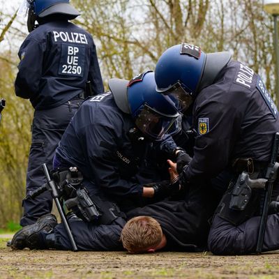 Polizeigewalt: Eskalation bei Einsätzen und überzogene Gewalt lösen immer wieder Kontroversen aus.