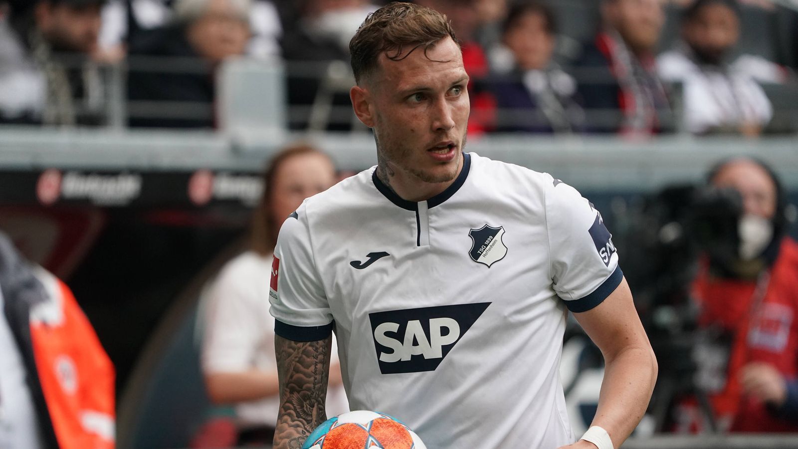 
                <strong>Platz 1: TSG Hoffenheim</strong><br>
                &#x2022; Abgänge zu anderen Bundesligaklubs: 31<br>&#x2022; Meiste Abgänge an: FC Bayern München (4)<br>
              