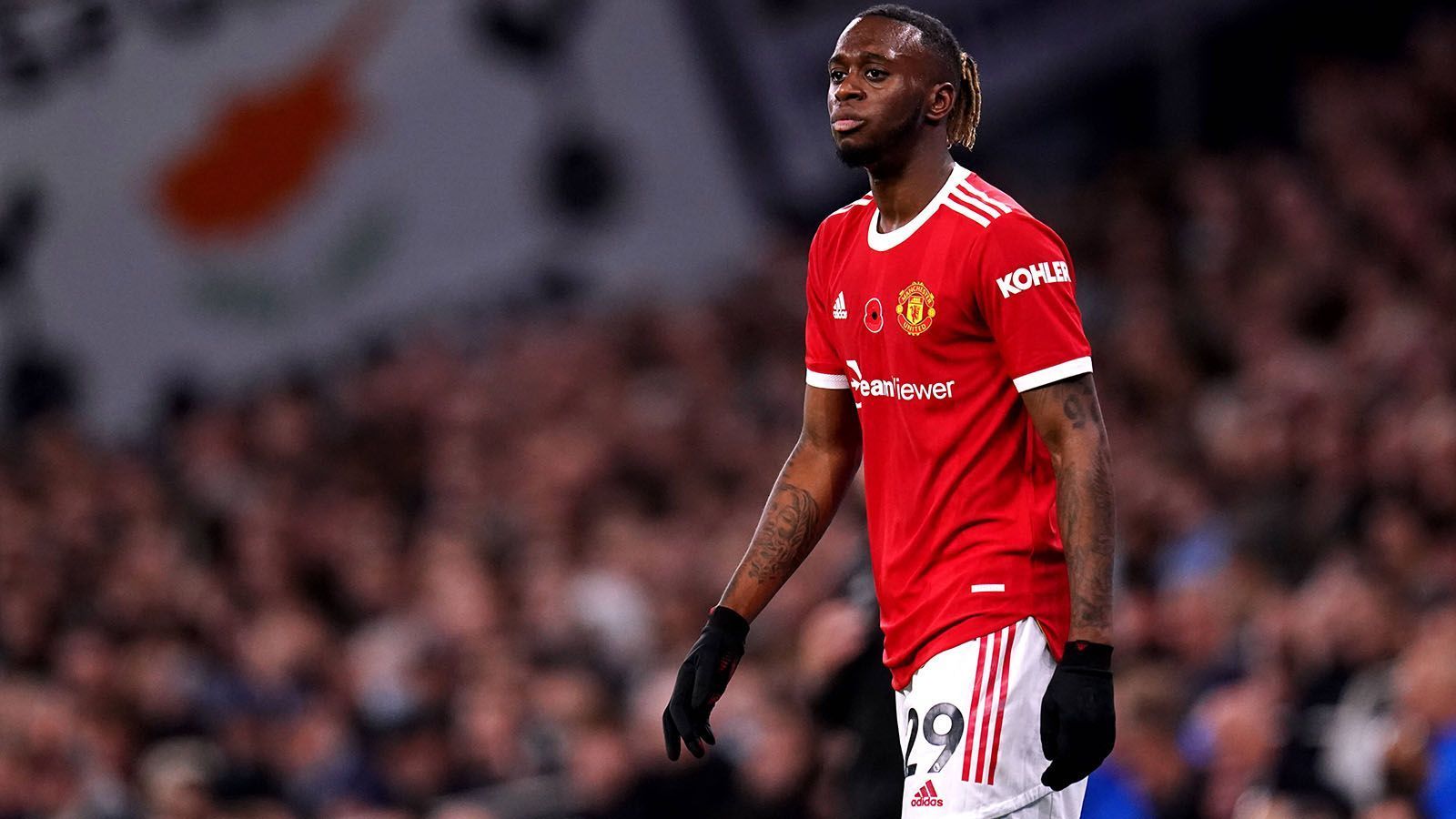 
                <strong>Schlüsselspieler ManUnited: Aaron Wan-Bissaka</strong><br>
                Der Rechtsverteidiger erlebt eine desolate erste Hälfte und lässt Joa Cancelo immer wieder viel Platz zum Flanken, zwei führen zu Gegentoren. In Hälfte zwei stabilisiert er sich zwar, doch die zwei City-Tore gehen zu einem ordentlichen Teil auch auf seine Kappe.
              