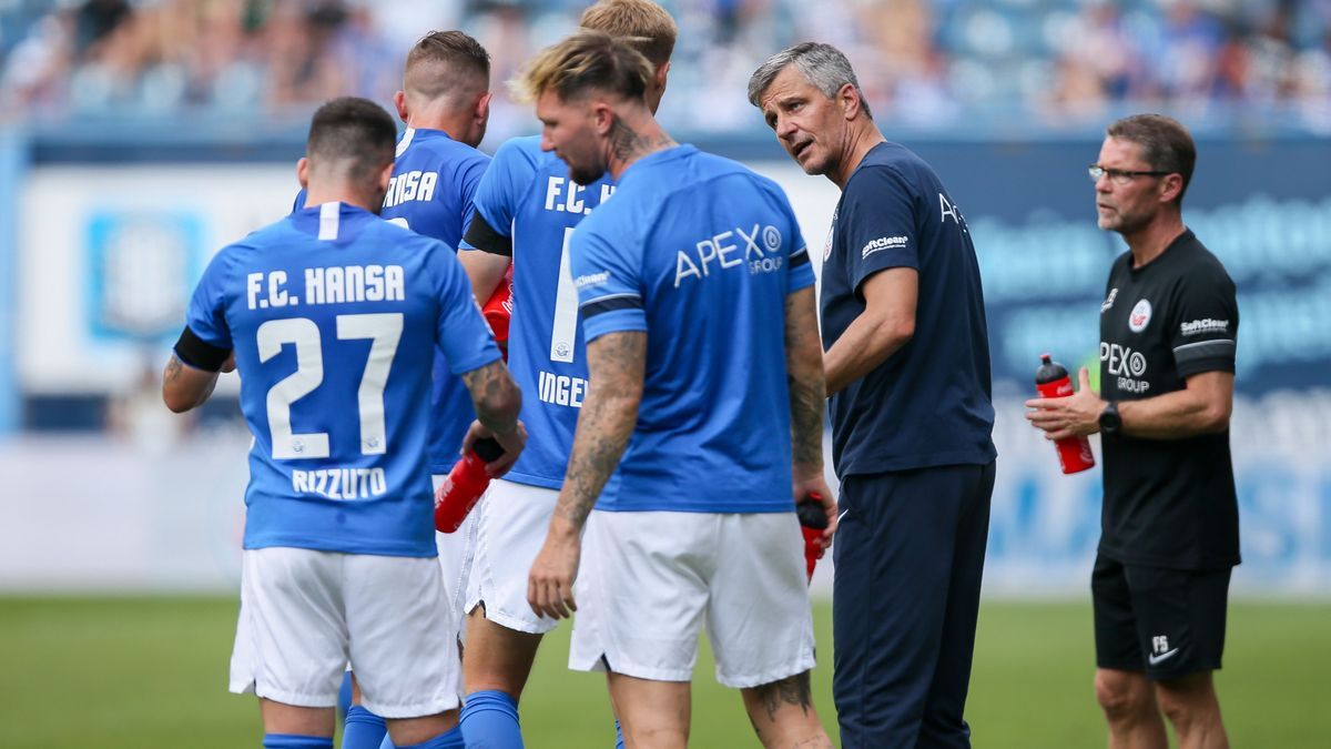 FC Hansa Rostock v Karlsruher SC - Second Bundesliga