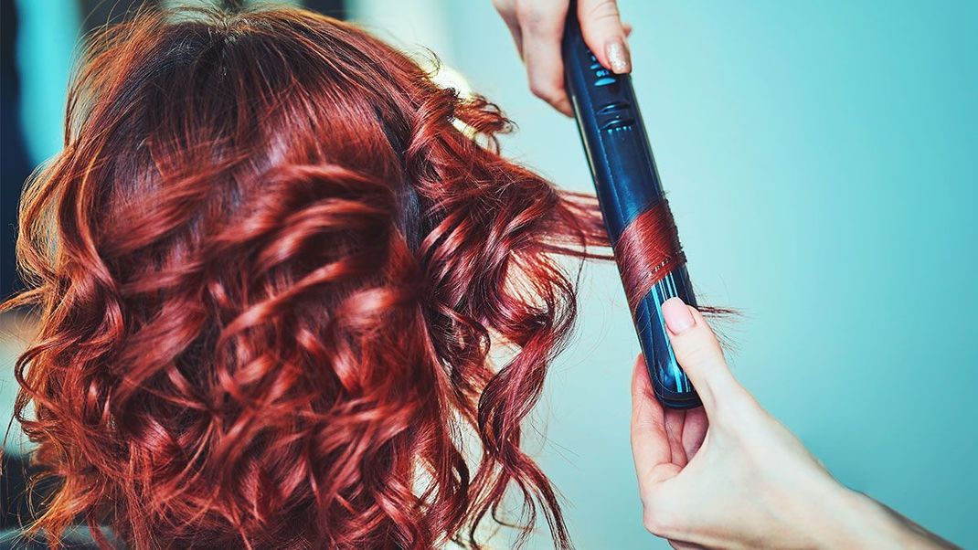 Vorbereitung ist die halbe Miete – so auch beim Hairstyling mit einem Lockenstab! Wir haben die Tipps zur "richtigen Vorbereitung" für euch.