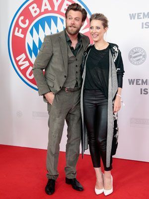 
                <strong>Premiere von "Wembley - Football is coming hoam"</strong><br>
                Auch das Schauspiel-Ehepaar Ken und Marisa Duken gehörte zu den Premieren-Gästen
              