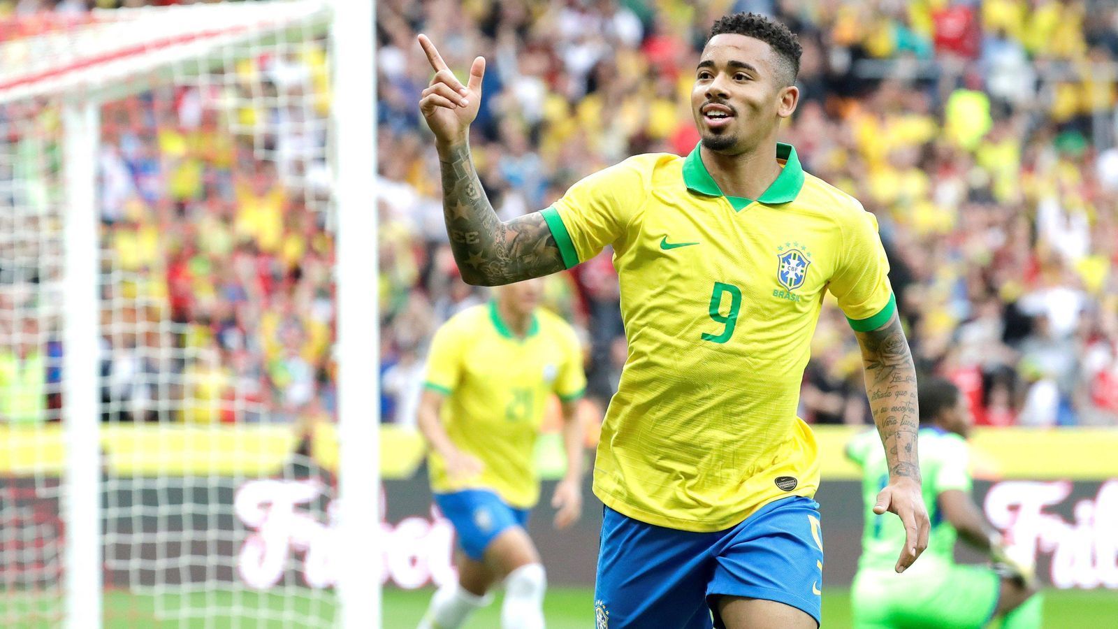 
                <strong>Gabriel Jesus (Brasilien) </strong><br>
                Gabriel Jesus kann im brasilianischen Lager zwar nicht mit der Champions League angeben, hat die Liverpooler Konkurrenten aber im Kampf um die Premier League ausgestochen. Für Jesus wird es bei den Brasilianern nun vor allem darum gehen, den Ausfall von Nationalheld Neymar Vergessen zu machen. Der ManCity-Stürmer schoss sich zuletzt mit einem Doppelpack im Testspiel gegen Honduras warm. Ähnliche Leistungen werden auch gegen die Gegner aus Bolivien, Venezuela und Peru erwartet. 
              