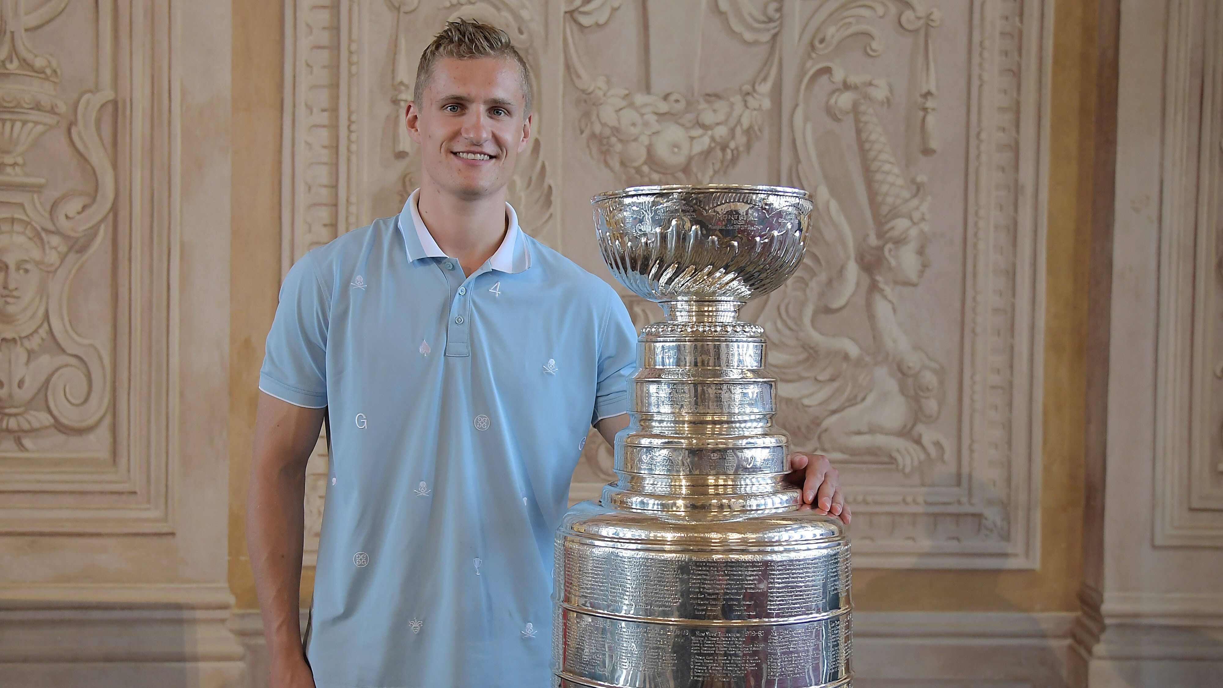 <strong>NHL: Nico Sturm</strong><br>Wann: 2022 &amp; 2025<br>Team: Colorado Avalanche &amp; Florida Panthers<br>Durch den jüngsten Erfolg der Panthers wurde der Augsburger sogar zweimal NHL-Champion. Er wurde 2022 der fünfte Deutsche, der den Stanley Cup gewann.