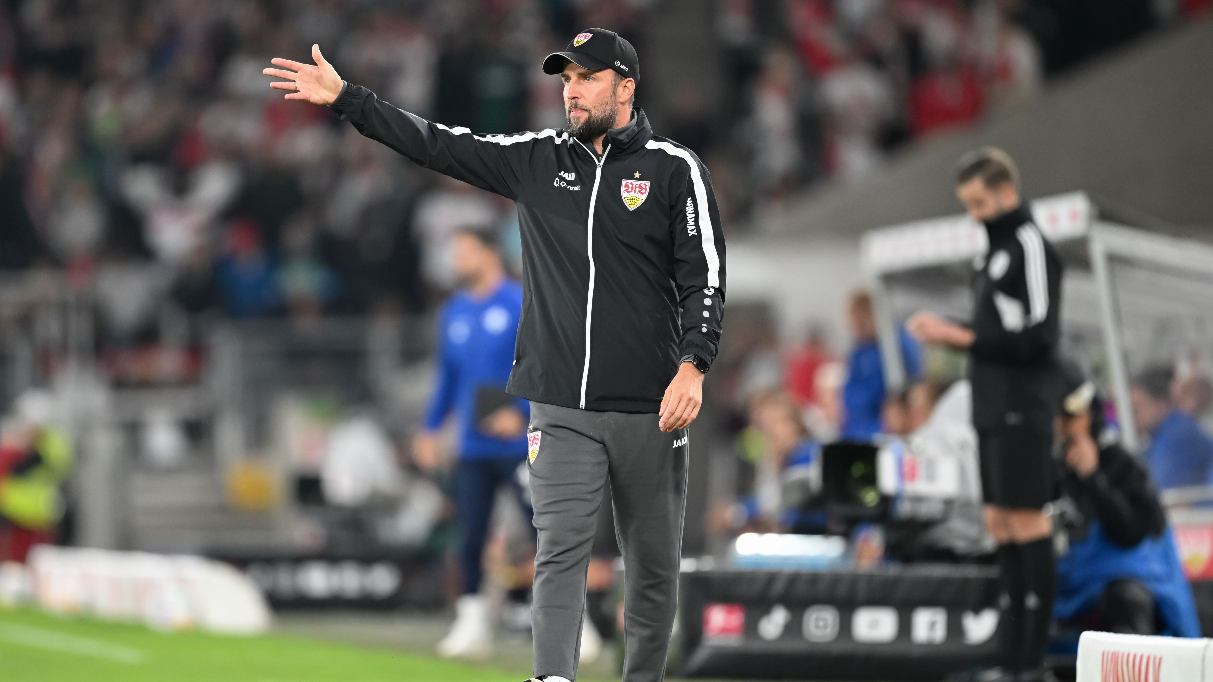 <strong>18. Platz: VfB Stuttgart - 23 Trainer seit 2008</strong><br>Trainer: Sebastian Hoeneß (seit April 2023)<br>Längste Amtszeit: Pellegrino Matarazzo (1015 Tage, Dezember 2019 - Oktober 2022)