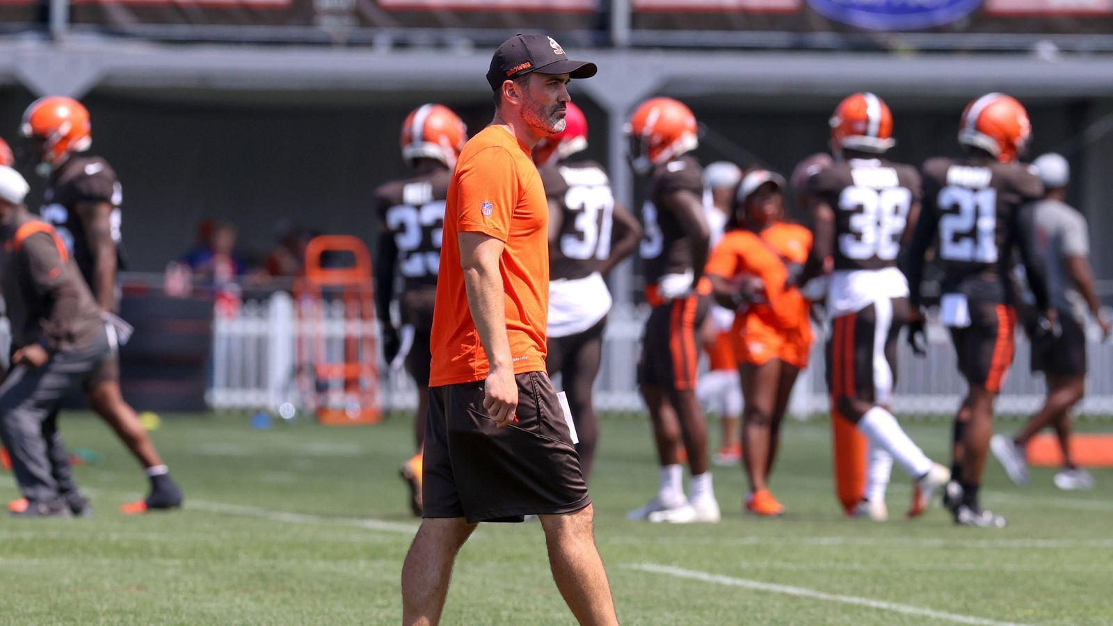 
                <strong>Cleveland Browns</strong><br>
                OTA Offseason Workouts: 24. - 26. Mai, 31. Mai - 2. Juni, 6. - 9. JuniMandatory Minicamp: 14. - 16. JuniRookie Minicamp: 13. - 15. Mai
              