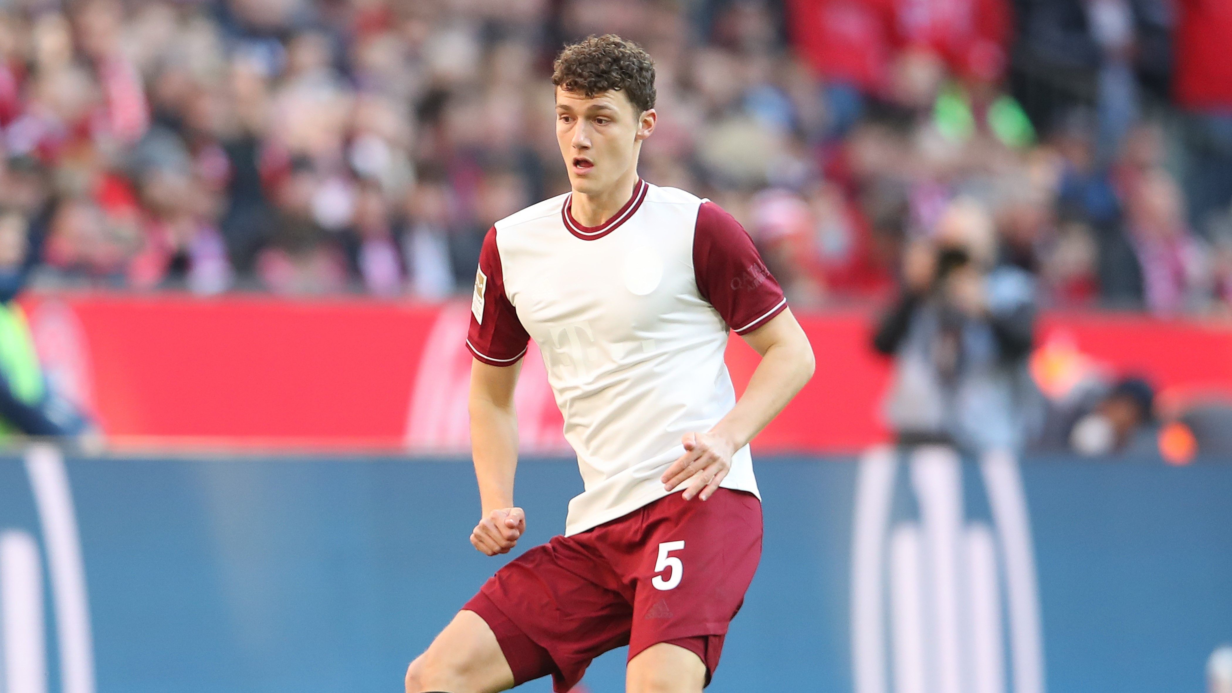 
                <strong>Benjamin Pavard (FC Bayern)</strong><br>
                Messi: "Ein klassischer Verteidiger, der auch abschließen kann."
              