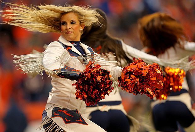 
                <strong>Indianapolis Colts vs. Denver Broncos</strong><br>
                Deswegen müssen die Cheerleader nicht nur den Fans, sondern auch sich selbst einheizen.
              