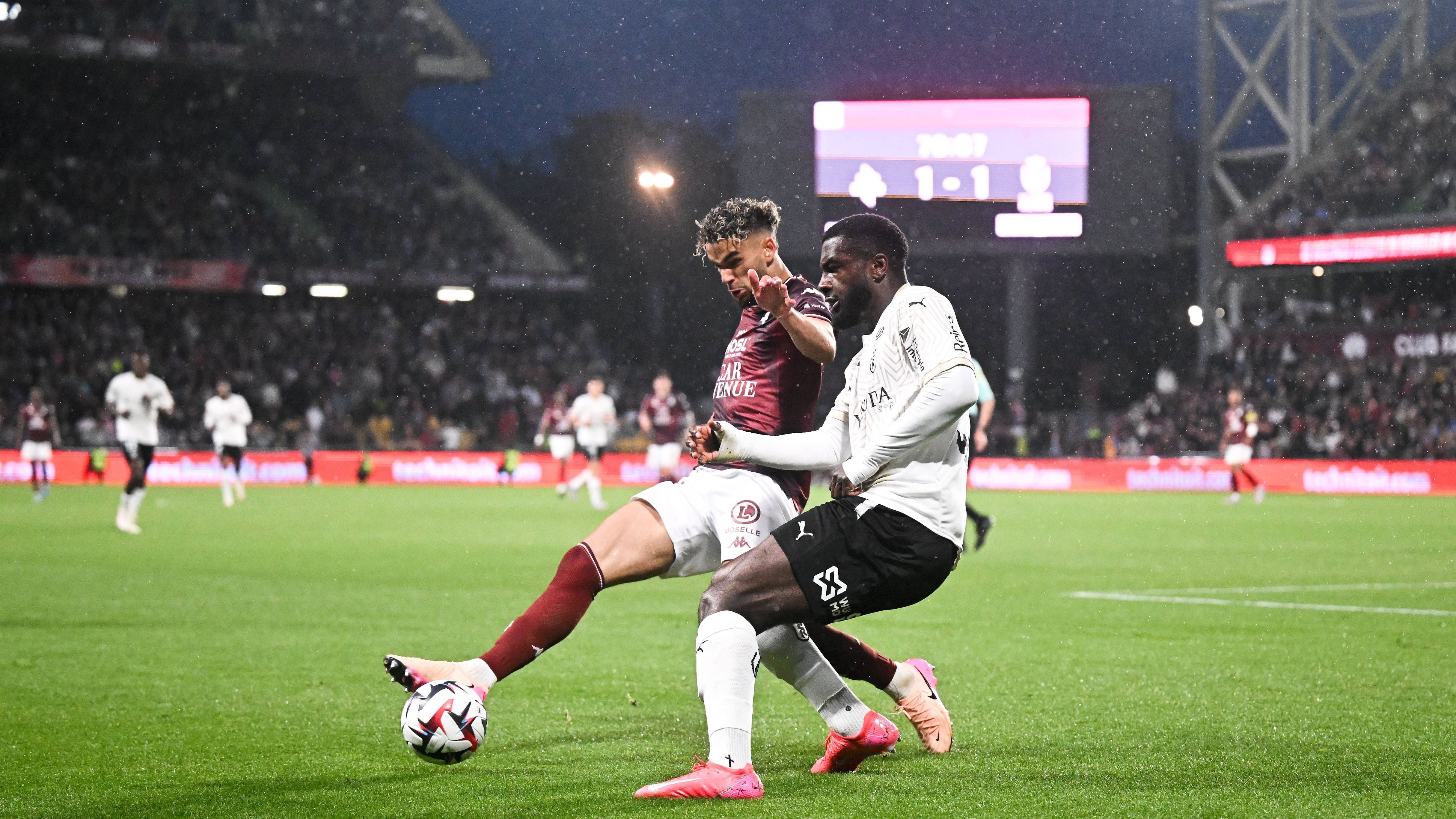 <strong>Relegation Aufstieg: Stade Reims vs. FC Metz (Frankreich)</strong><br>Nach 34 Spieltagen, 33 Punkten und einem tragischen Finale - samt Absturz auf den 16. Platz am letzten Spieltag - muss Stade Reims in die Relegation. Dort trifft man auf den FC Metz, die in der Ligue 2 - mit 65 Punkten - auf dem dritten Platz landeten. Im Hinspiel trennten sich die beiden Teams 1:1-Unentschieden. Am Donnerstag folgt das Rückspiel.
