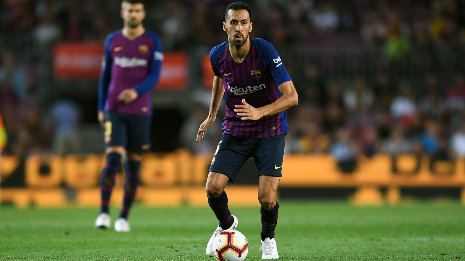 
                <strong>Mittelfeld - Sergio Busquets</strong><br>
                Verein: FC BarcelonaErfolge (unter anderem): 7x spanischer Meister, 6x spanischer Pokalsieger, 3x Champions-League-Sieger, 1x Weltmeister, 1x Europameister
              