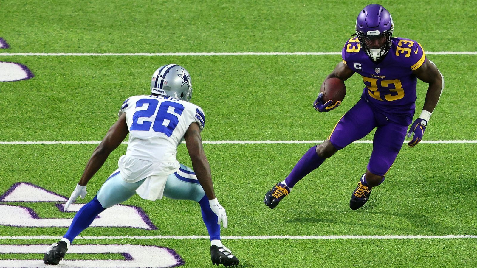 
                <strong>Running Back: Dalvin Cook - 19 Punkte</strong><br>
                Ein starkes Spiel lieferte mal wieder Dalvin Cook ab. Aus seinen 27 Läufen machte er 115 Yards und fand einmal die Endzone der Dallas Cowboys. Zudem fing er auch fünf Balle für 45 Yards. Habt Ihr auf seine Stärke vertraut, durftet Ihr Euch über 19 Punkte in dieser Woche freuen.
              