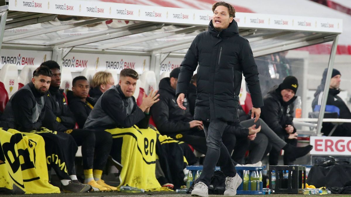 06.12. 2023, Deutschland, Stuttgart, Fußball DFB-Pokal Achtelfinale, VfB Stuttgart vs. Borussia Dortmund, BvB Trainer Edin Terzic Gemäß den Vorgaben der DFL Deutsche Fußball Liga ist es untersagt, ...