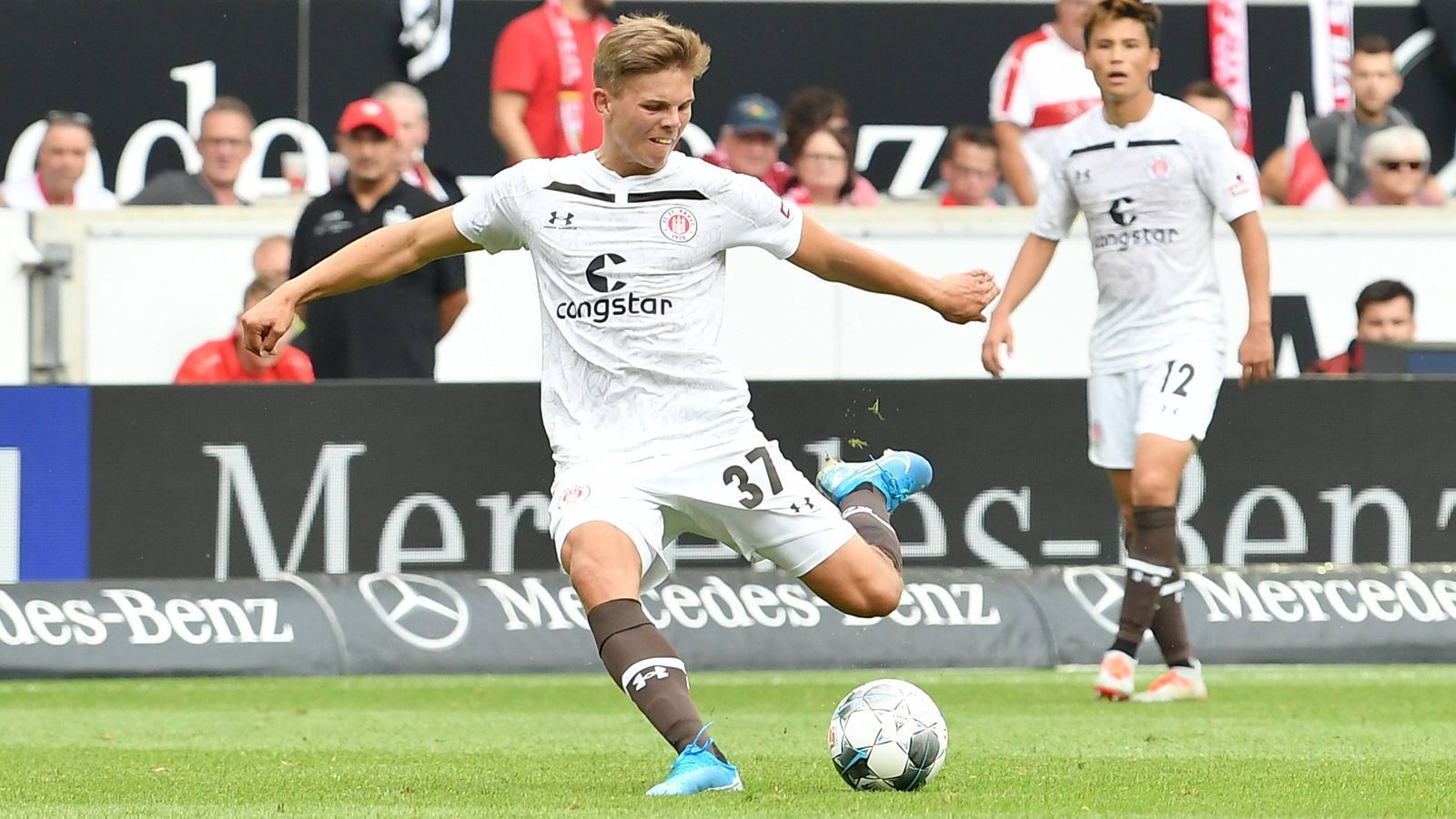 
                <strong>Finn Ole Becker (Zentrales Mittelfeld, FC St. Pauli)</strong><br>
                Alter: 19Spiele in der U20: -Spiele für 1. Mannschaft des Vereins: 9
              