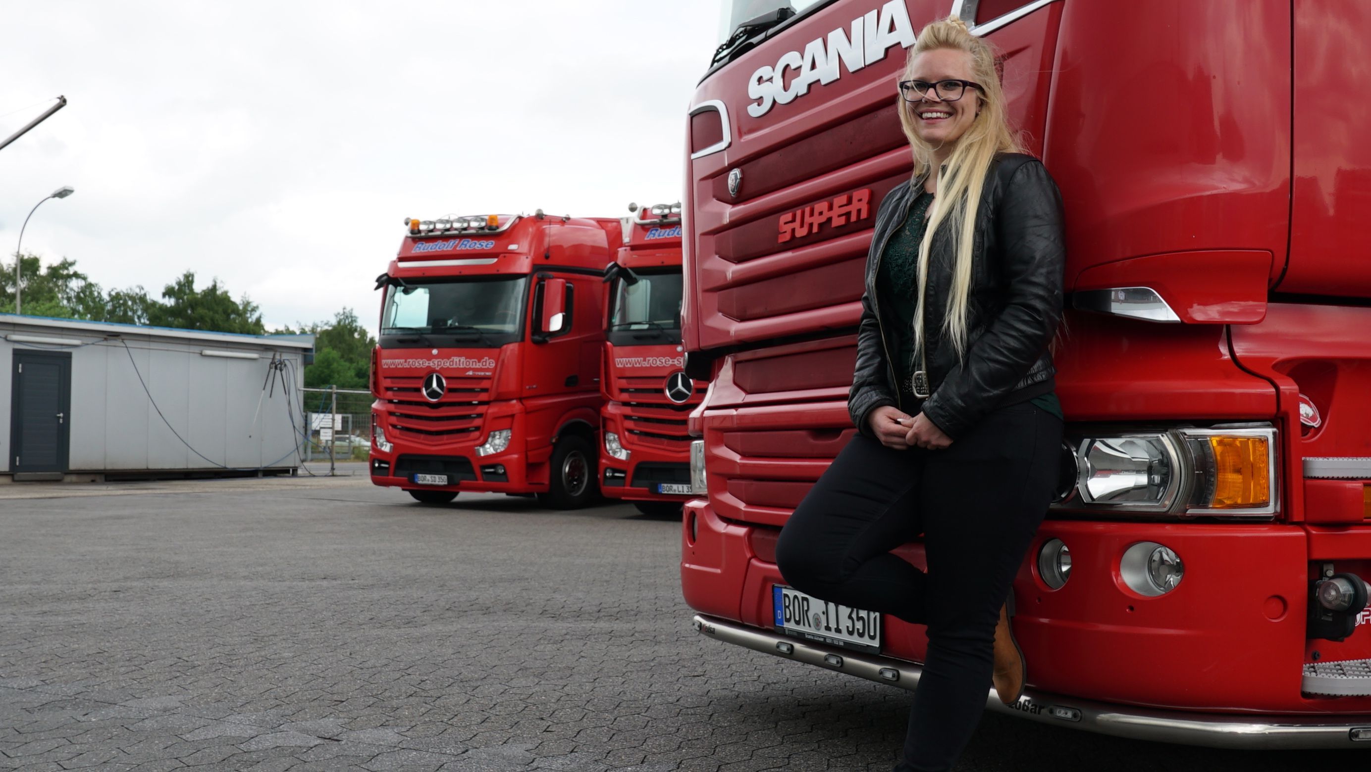 "Trucker Babe" Manu in bester Gesellschaft. 