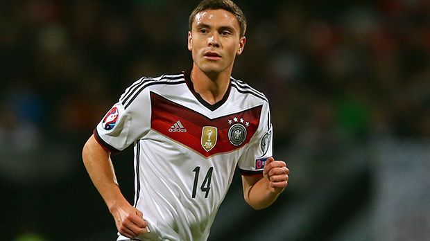 
                <strong>Jonas Hector</strong><br>
                Jonas Hector: Zeigte auf links das, was der Bundestrainer sehen will: Offensiv-Drang. Legte schon nach wenigen Minuten von der Grundlinie auf Bellarabi ab, bereitete nach zwölf Minuten die Führung vor, später auch das 2:0 von Götze. ran-Note: 1-
              