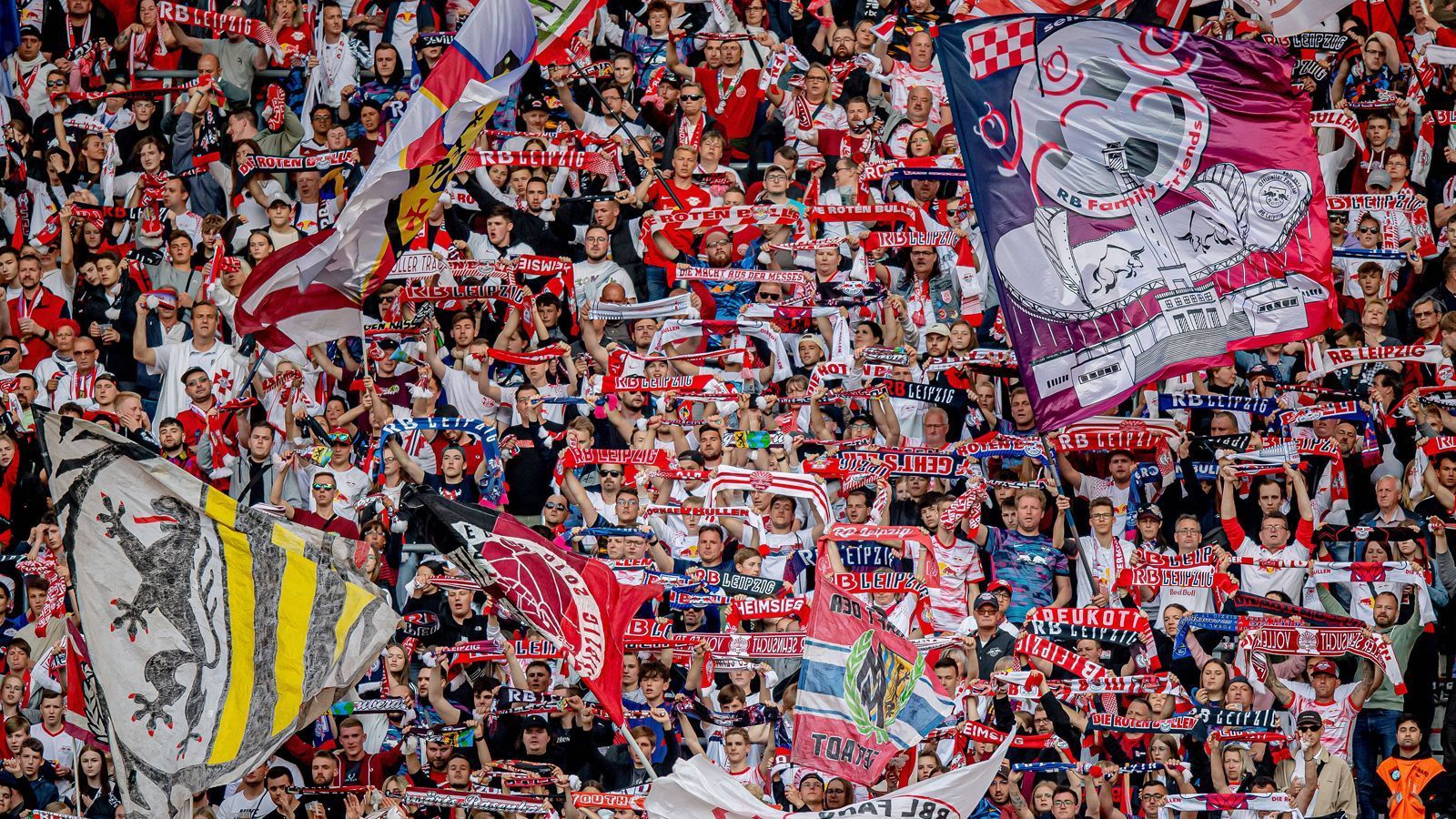 
                <strong>Platz 9: RB Leipzig</strong><br>
                Stehplatz: 200 Euro - vergangene Saison: 180 EuroTeuerste Sitzplatzkategorie: 850 Euro (ligaweit Platz 4) - vergangene Saison: 740 Euro
              