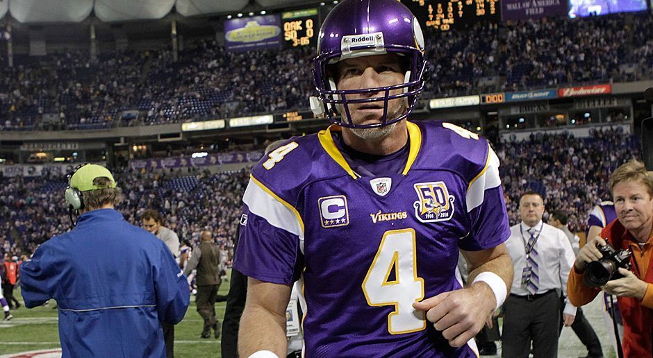 
                <strong>Brett Favre: Vikings</strong><br>
                Ja, richtig. Brett Favre spielte auch noch für andere Klubs als die Packers. Nach einer grandiosen Saison 2007 verpassten die Packers gegen die New York Giants den Super Bowl, weil Favre in der Overtime eine Interception warf. Favre erklärte darauf seinen Rücktritt vom Football - nur um fünf Monate später seinen Rücktritt vom Rücktritt zu erklären. Der Quarterback spielte noch eine Saison bei den New York Jets und zwei bei den Minnesota Vikings, ehe er im Alter von 41 Jahren endgültig aufhörte. 
              