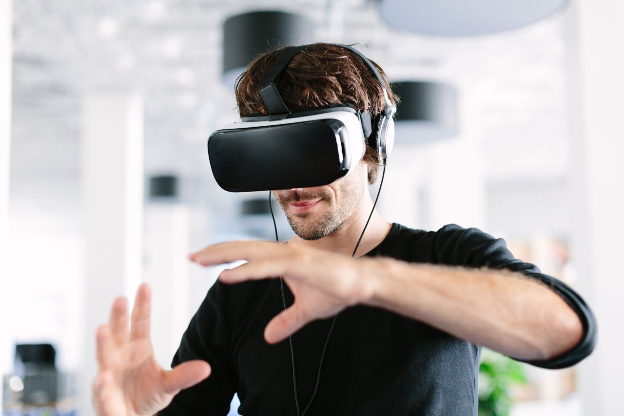 משקפי VR: כך עובדת טבילה בעולמות וירטואליים