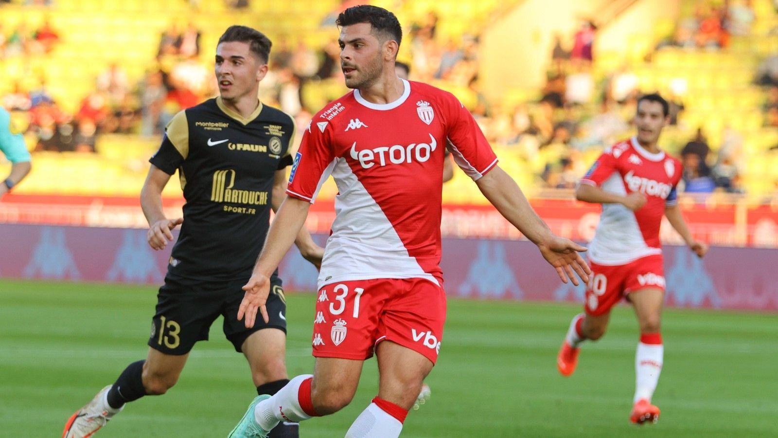 
                <strong>Kevin Volland (AS Monaco)</strong><br>
                Mit Sturmpartner Wissam Ben Yedder bildet Volland bei der AS Monaco ein ansprechendes Sturmduo. Der frühere Leverkusener scheint beim Nobelklub in der Ligue 1 angekommen zu sein. Mit Trainer Niko Kovac harmoniert er, zudem spricht ihn das Ambiente seines Arbeitsplatzes an, wie er bereits mehrfach betonte. In der laufenden Liga-Saison gelangen ihm in zwölf Spielen drei Tore und zwei Vorlagen. Tabellenplatz elf sorgt allerdings aktuell nicht unbedingt für Begeisterung.
              