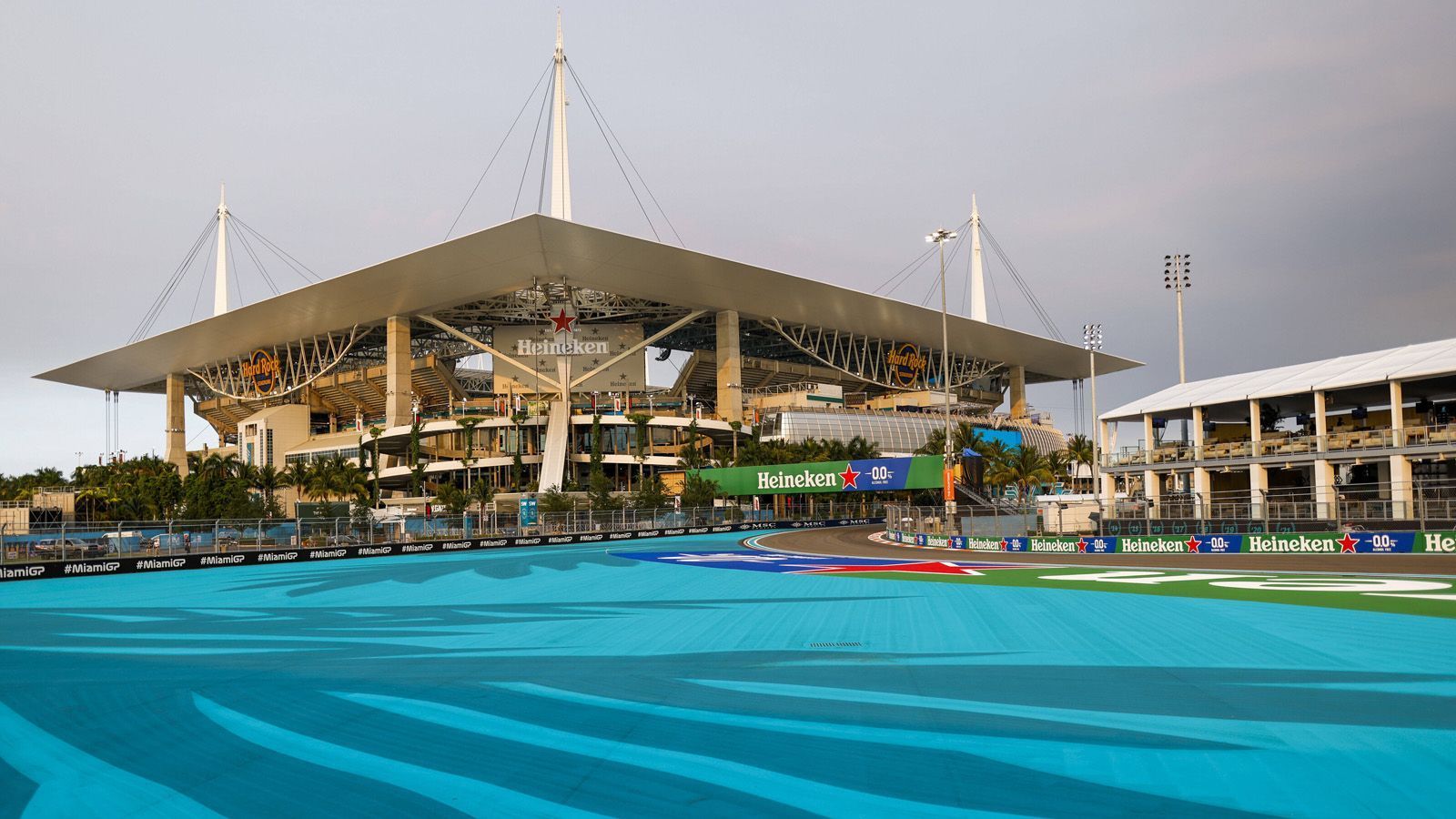 
                <strong>Formel 1 in Miami</strong><br>
                Hier fanden Ende März auch die Miami Open im Tennis statt.
              