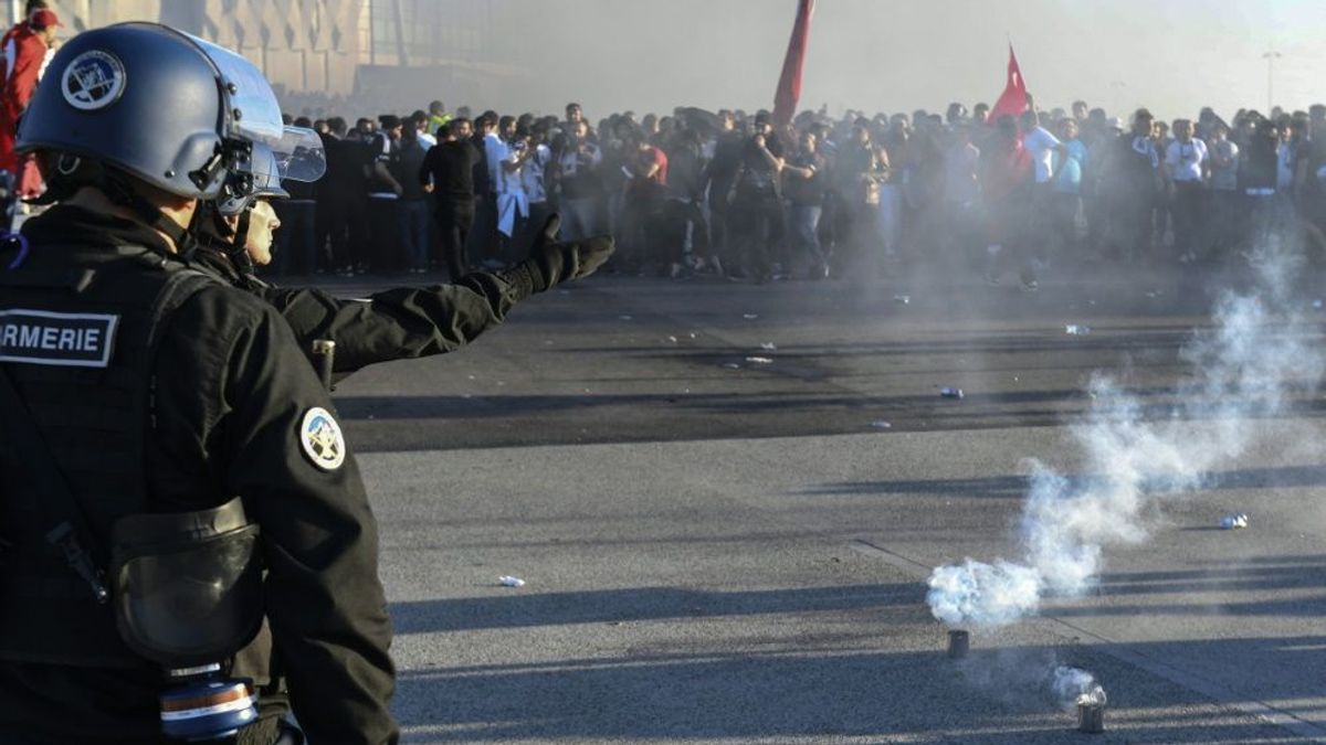 Ausschreitungen vor der Partie Lyon gegen Besiktas