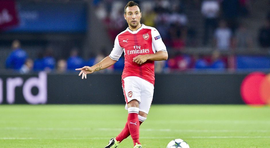 
                <strong>Santi Cazorla</strong><br>
                Nach einer komplizierten Verletzung an der Achillessehne wartet Cazorla seit Oktober auf sein Comeback. Die ersten Spiele der Saison wird er auf jeden Fall verpassen. Trotzdem strebt Wenger Medienberichten zufolge eine Vertragsverlängerung mit dem Spanier an, wofür ihm Cazorla angeblich sehr dankbar sein soll.
              