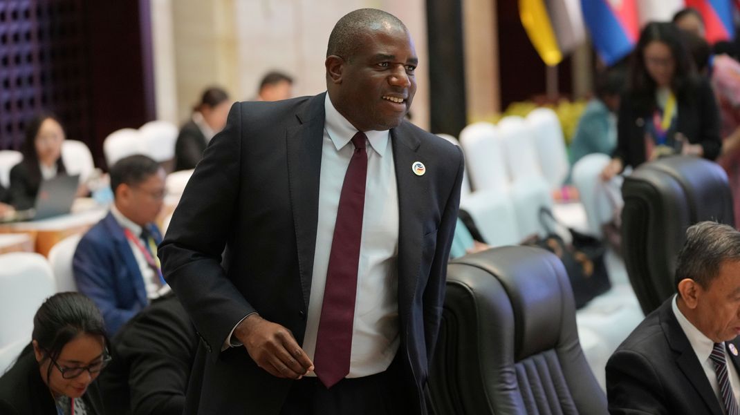 Der britische Außenminister David Lammy kommt zur ASEAN-Post-Ministerkonferenz mit Großbritannien im Rahmen des Außenministertreffens des Verbands Südostasiatischer Nationen (ASEAN).&nbsp;