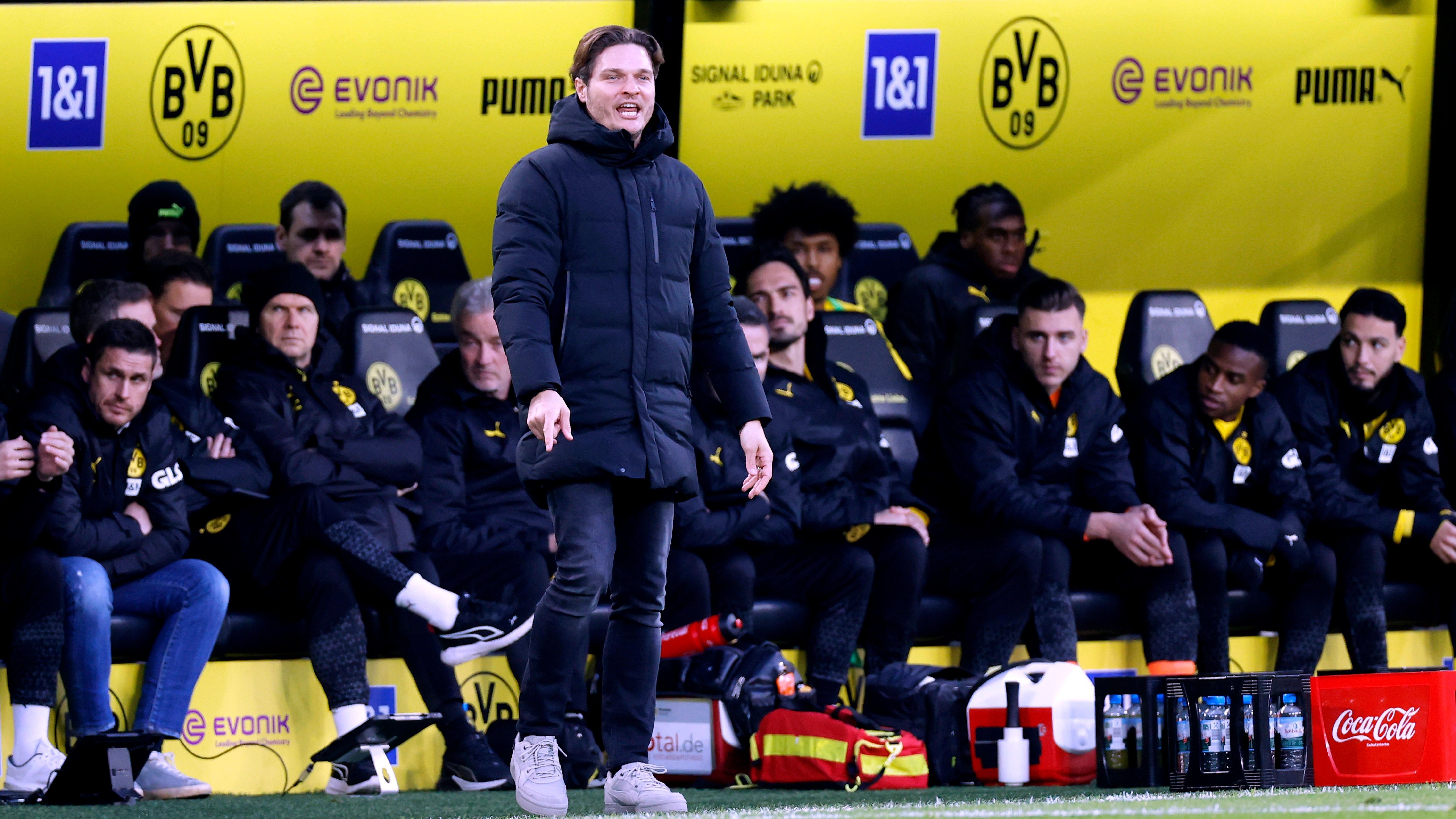 <strong>Borussia Dortmund vergeigt jetzt sogar noch die Champions League</strong><br>Edin Terzic bleibt dennoch erstmal Trainer des BVB. Den bekennenden Dortmunder mitten in der Saison rauszuschmeißen, das traut sich im Verein keiner. Außerdem: Es ist wirklich bemerkenswert wie schwankend der BVB auftritt. Auf begeisternde und mitreißende Leistungen, folgen häufig totale fußballerische Bankrotterklärungen.