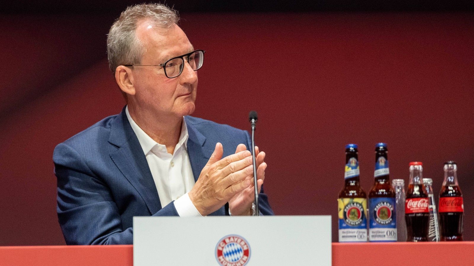 
                <strong>Prof. Dr. Dieter Mayer</strong><br>
                Der 67-Jährige ist bereits seit 1991 als Notar in seiner eigenen Kanzlei tätig. Der Jurist ist Vizepräsident des FC Bayern München e.V..
              