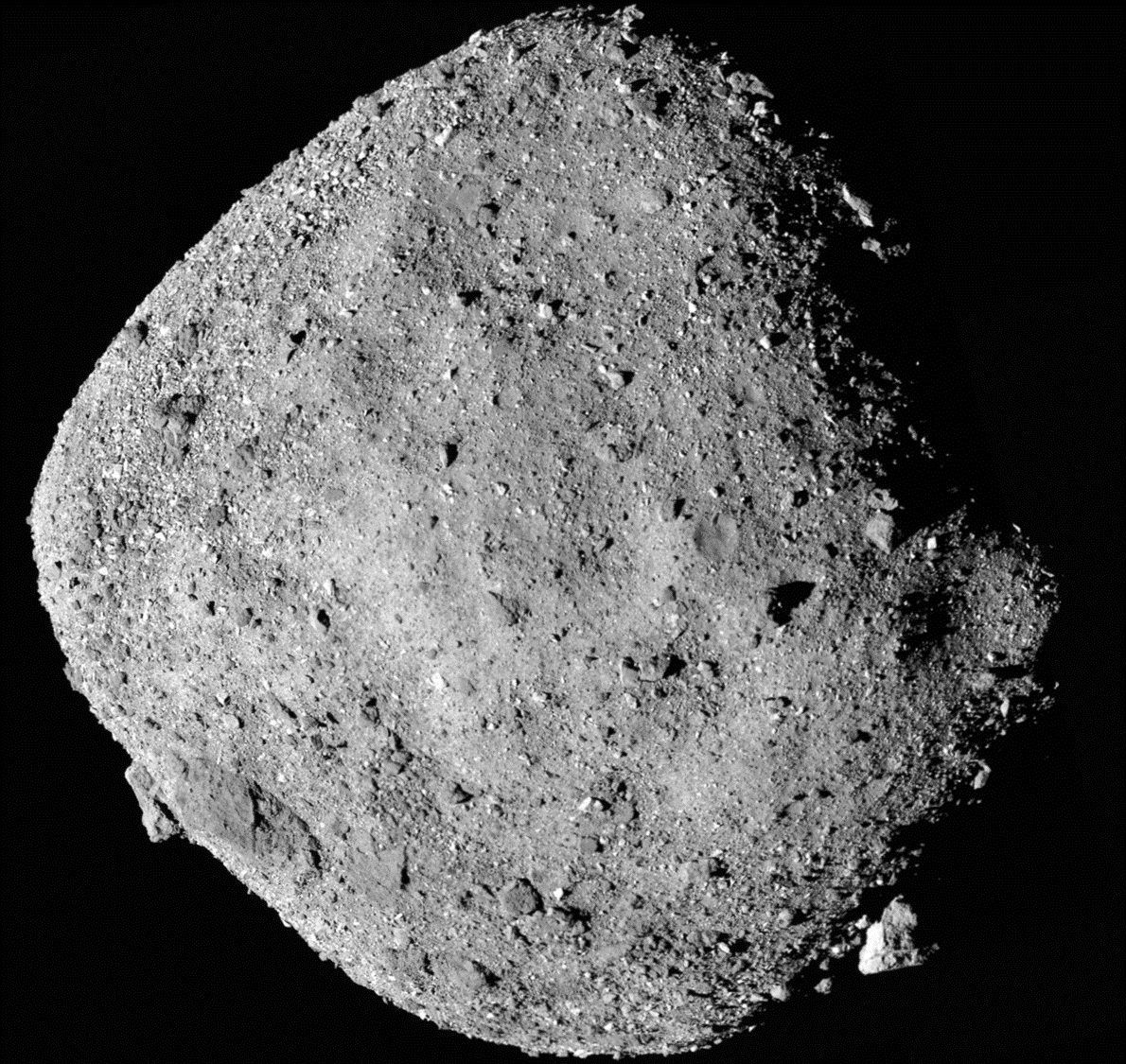 Landung auf einer durchs All rasenden Stecknadel: 2020 holte sich die Raumsonde "OSIRIS-Rex" eine Probe von dem knapp 500 Meter großen Asteroiden Bennu und startete zurück zur Erde. 2022 wird sie zurückerwartet. 