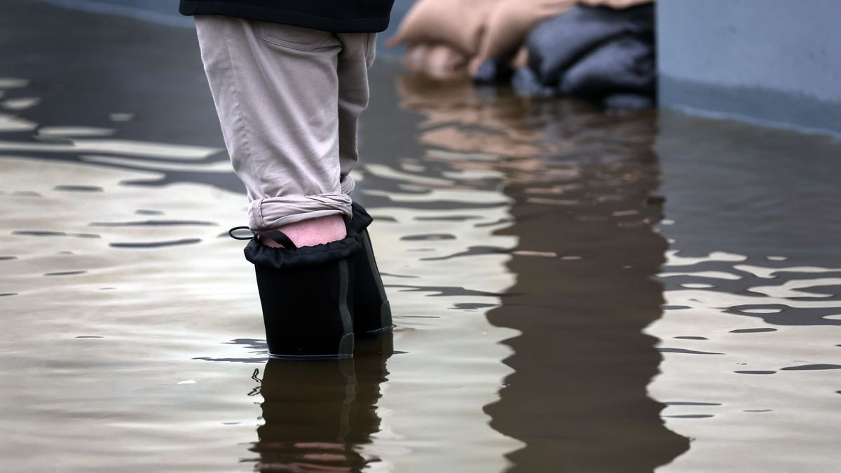 Die Hochwasserlage in Bayern bleibt vor allem an der Donau weiter äußerst angespannt. 