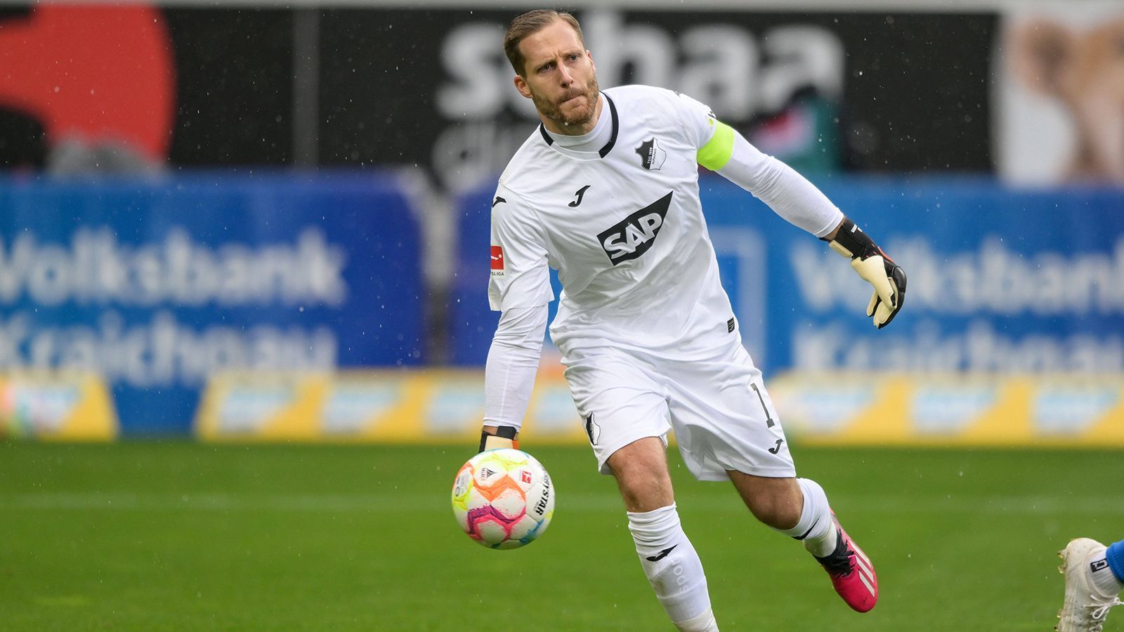 
                <strong>Platz 3: Oliver Baumann</strong><br>
                -          415 Bundesliga-Spiele (0 Tore)-          Alter: 32-          Aktueller Verein: TSG 1899 Hoffenheim-          Position: Torwart
              