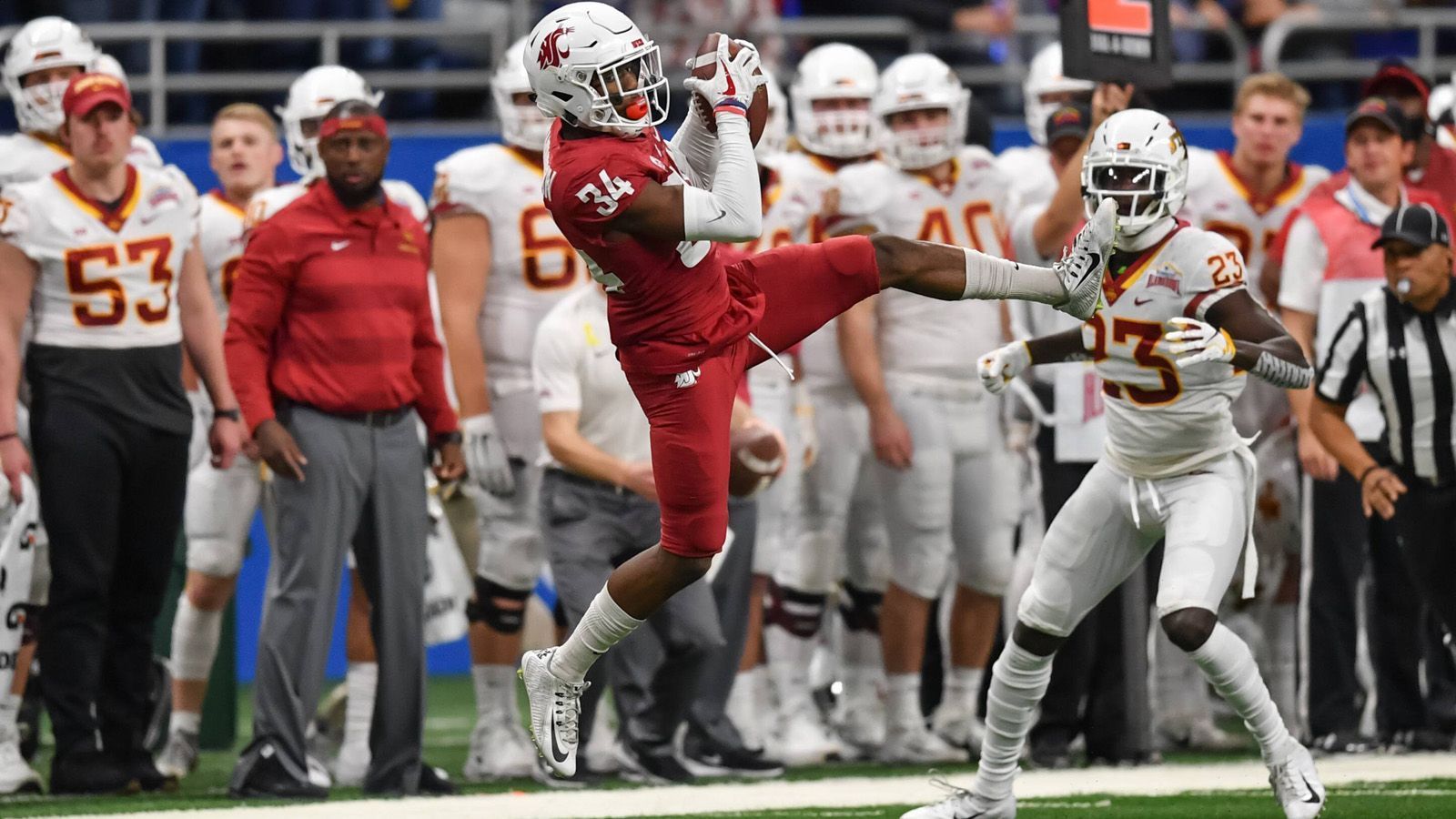 
                <strong>Jalen Thompson (Washington State)</strong><br>
                Jalen Thompson gilt als wahrscheinlichster Pick im Supplemental Draft. Der Safety aus Washington State galt bereits als Kandidat für den Senior Bowl 2020. Laut Medienberichten soll Thompson ein verbotenes Nahrungsergänzungsmittel gekauft haben und wurde daher für die kommende College Saison gesperrt. Im College kam Thompson überwiegend als Free Safety zum Einsatz.
              