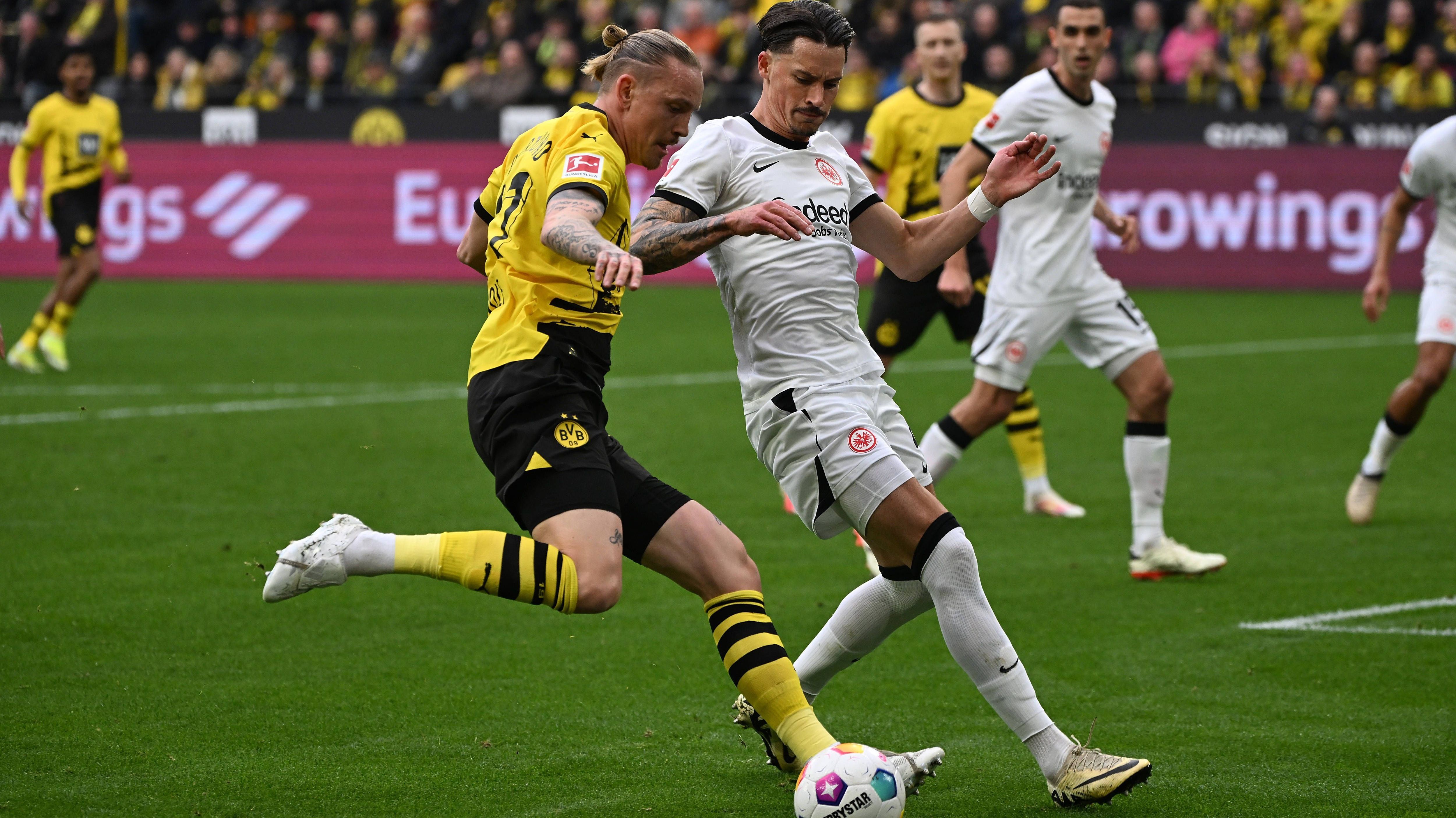 <strong>Marius Wolf</strong><br>Rückt erstmals seit dreieinhalb Monaten in die Bundesliga-Startelf des BVB. Treibt viele Angriffe mit an, die rechte Seite der Dortmunder prägt das Spiel. Auffällige Aktionen bleiben aber Mangelware. Defensiv mit dem einen oder anderen Wackler. <strong><em>ran</em>-Note: 3</strong>